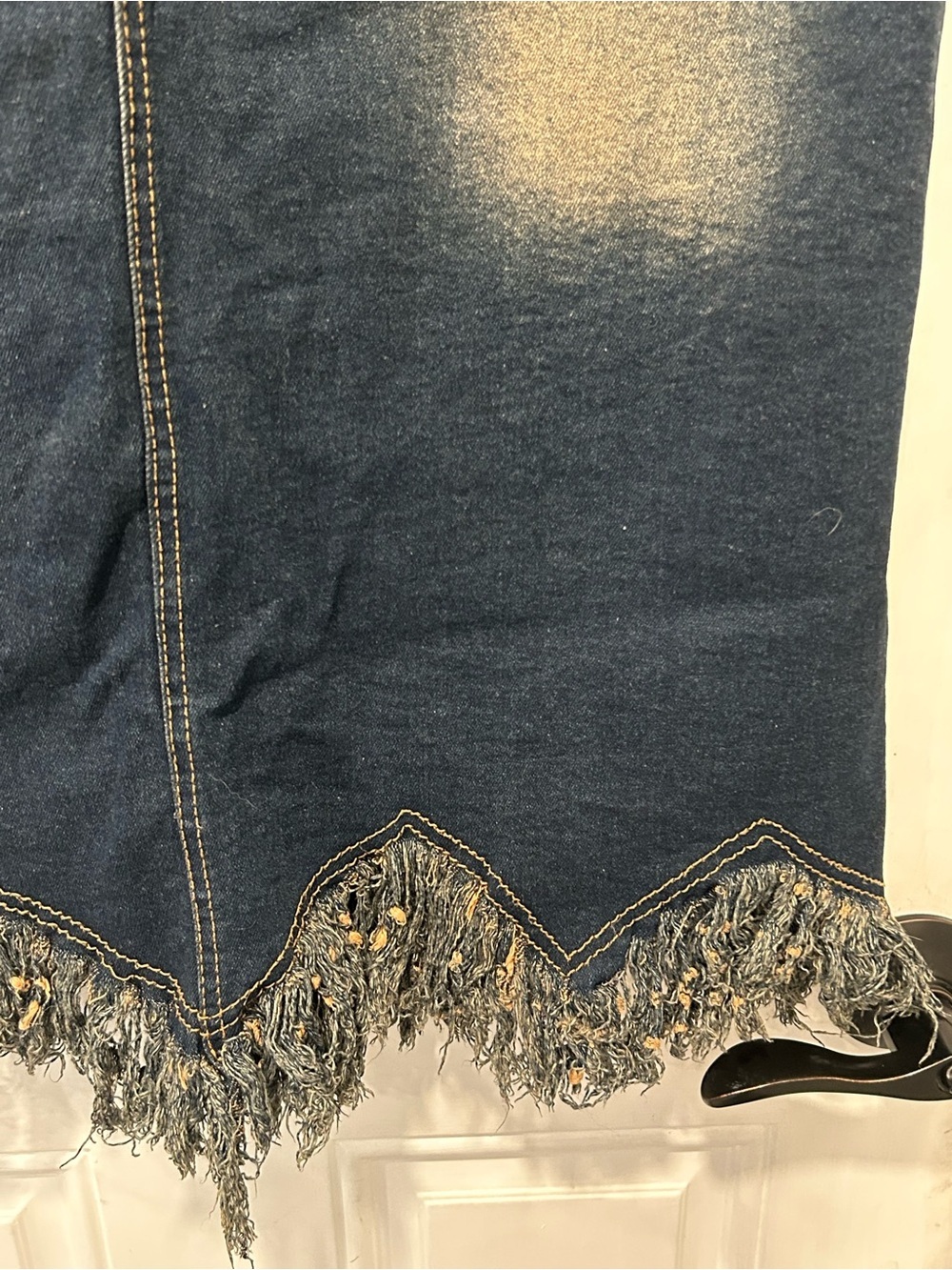 Joy Jeans Vtg Y2K Fringe Denim Skirt Scalloped Raw Hem Whiskered Midi Plus 3X - Picture 2 of 11